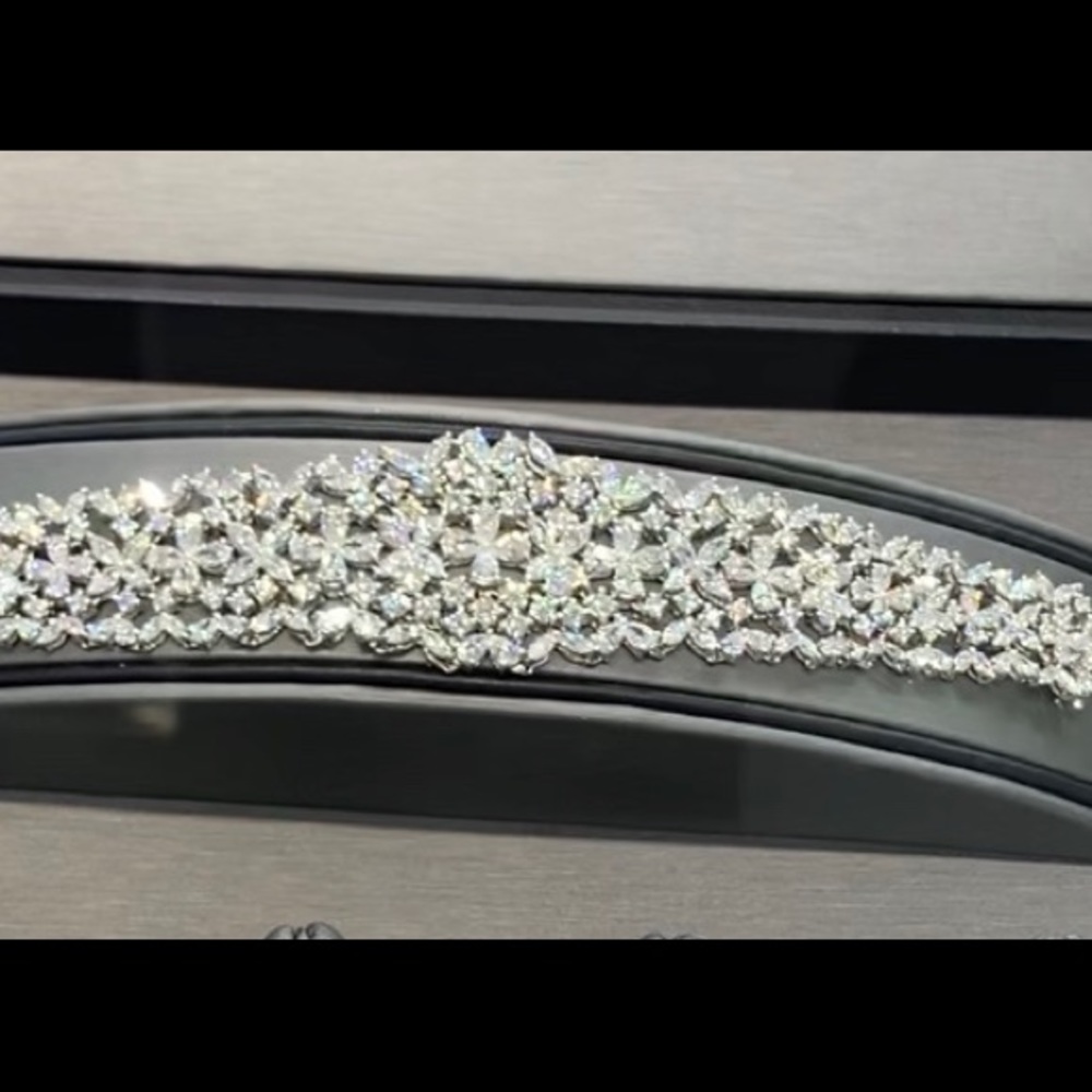 30ctw Diamond braclet set in 18 karat white gold
